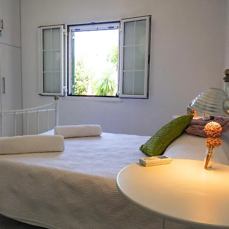 Driftwood Beach House, Corfu Holiday home *